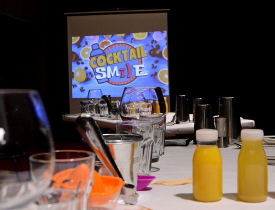 Coctails smile factoria de comicos 2020 pequeñas (13) Cocktail Smile gin tonic empresas